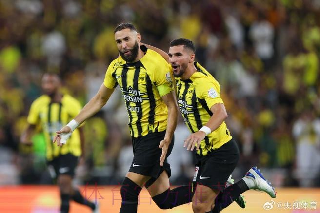 格拉纳达主帅:阻止本泽马的唯一方法就是签下他 格拉纳达主帅:阻止本泽马的唯一方法就是签下他