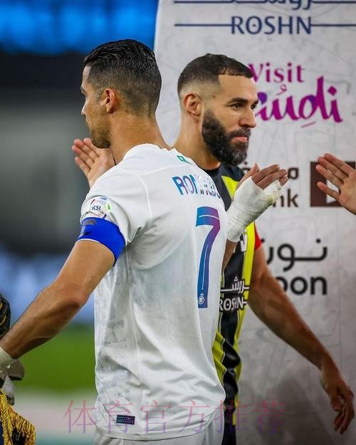 魔笛:本泽马今年的表现达到了C罗以前的高度 魔笛:本泽马今年的表现达到了C罗以前的高度