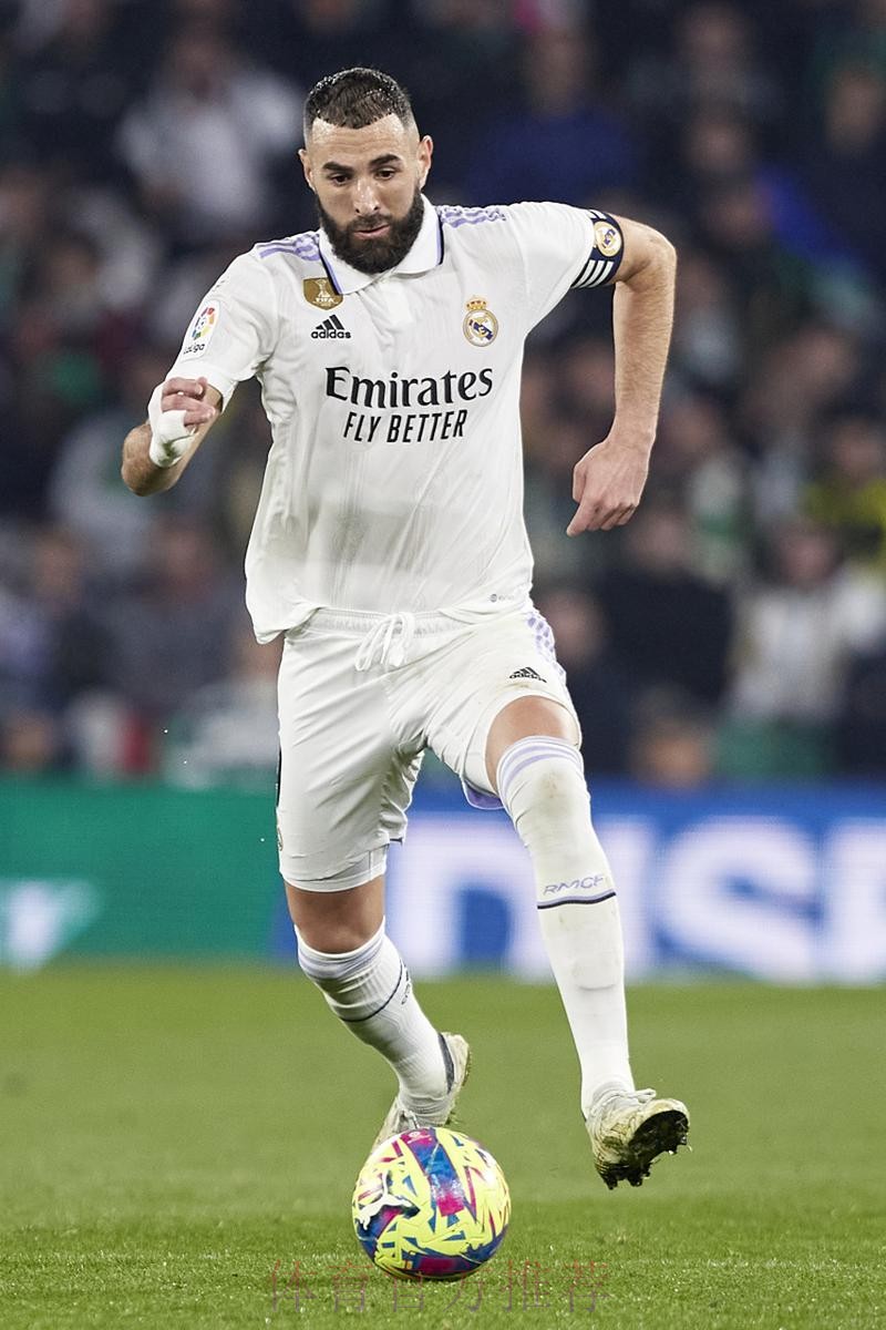 阿斯:本泽马占全队进球38.1% 皇马本赛季过于依赖他